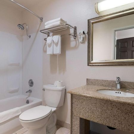 Rodeway Inn & Suites Hwy 217 & 26 W Portland Buitenkant foto