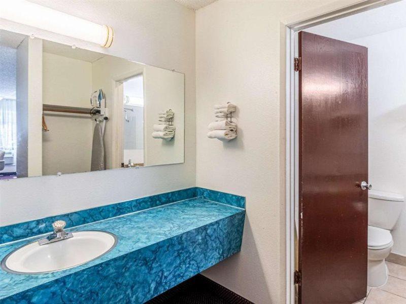Rodeway Inn & Suites Hwy 217 & 26 W Portland Buitenkant foto