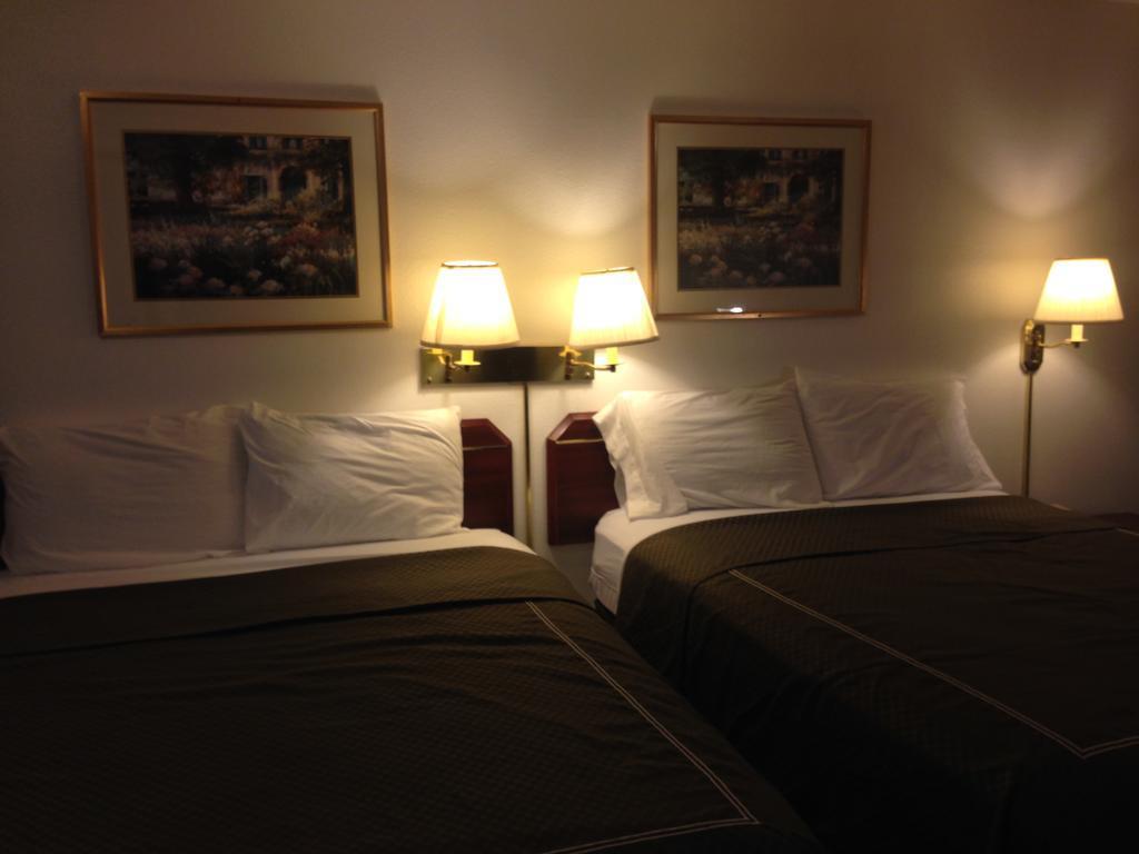Rodeway Inn & Suites Hwy 217 & 26 W Portland Buitenkant foto