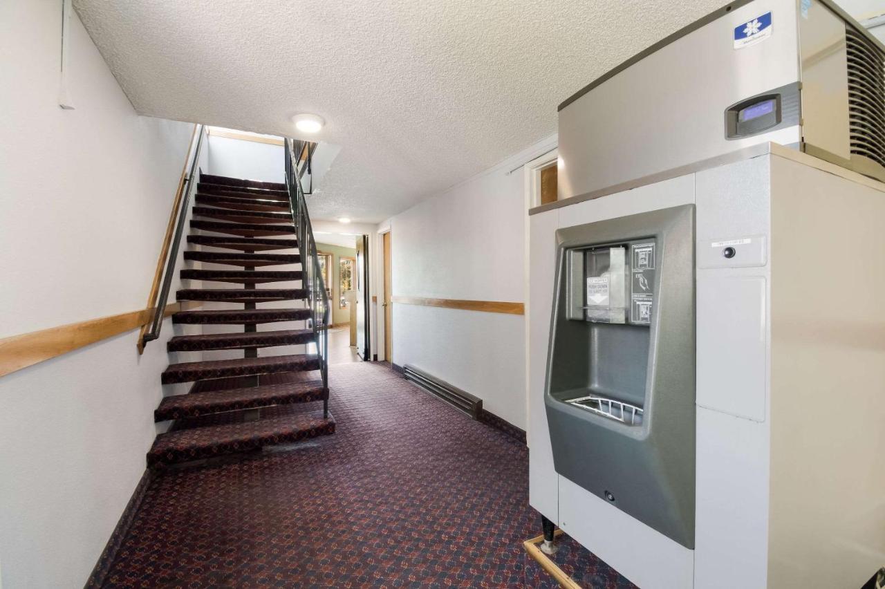 Rodeway Inn & Suites Hwy 217 & 26 W Portland Buitenkant foto