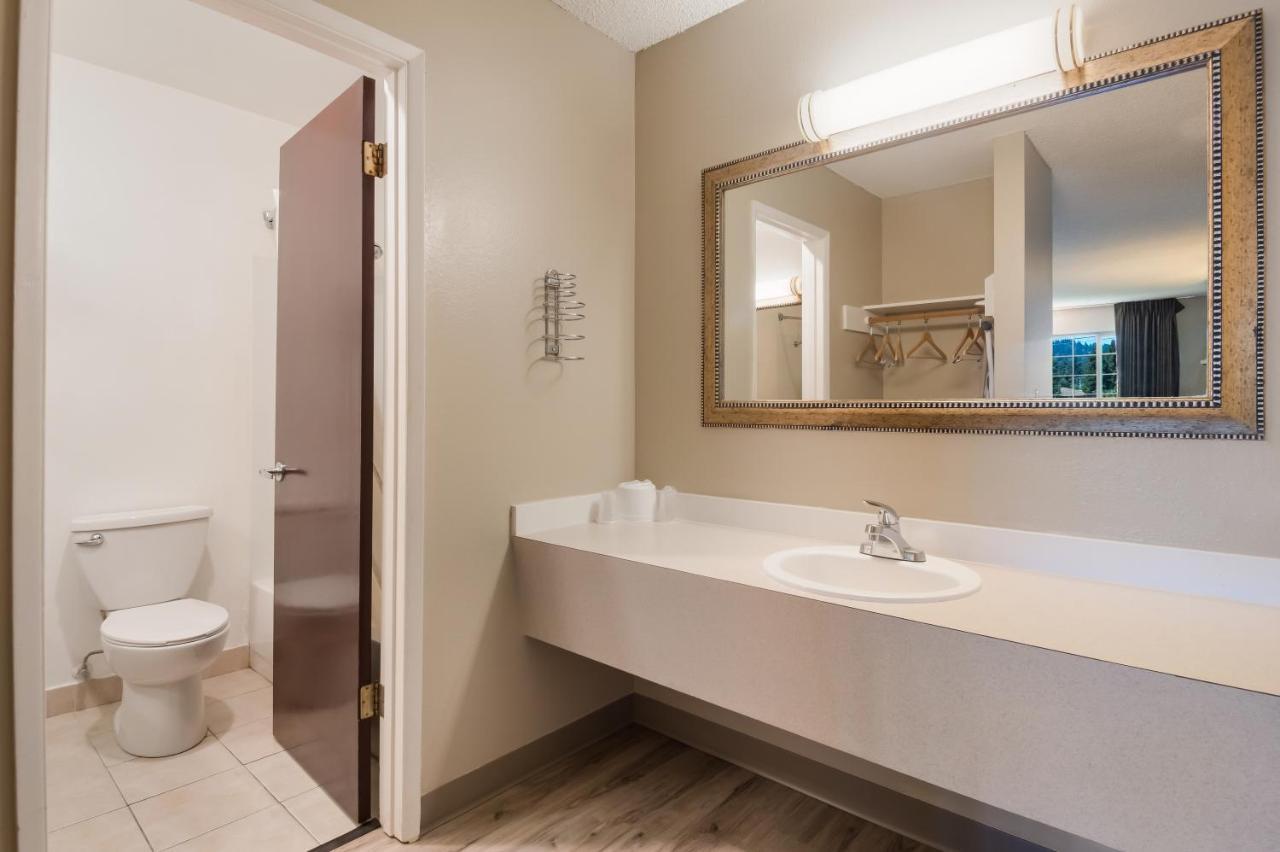 Rodeway Inn & Suites Hwy 217 & 26 W Portland Buitenkant foto