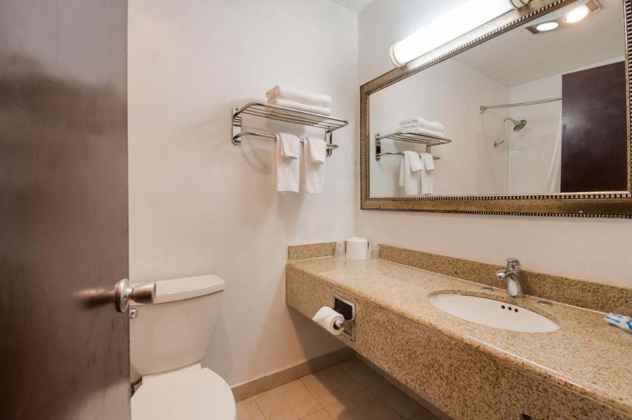 Rodeway Inn & Suites Hwy 217 & 26 W Portland Buitenkant foto
