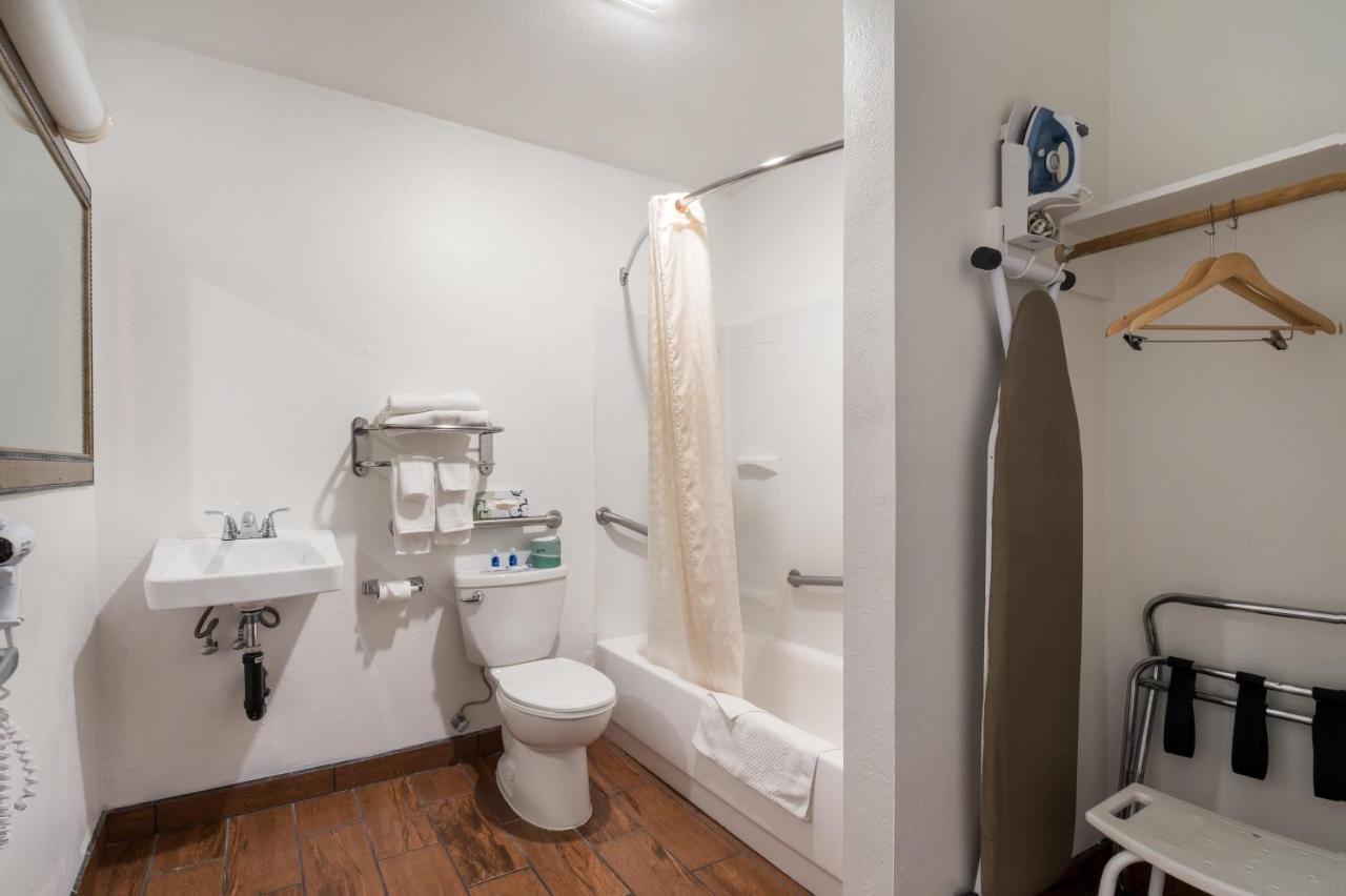 Rodeway Inn & Suites Hwy 217 & 26 W Portland Buitenkant foto